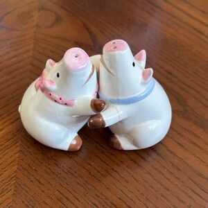Adorable Hugging Pig Salt and Pepper Shakers